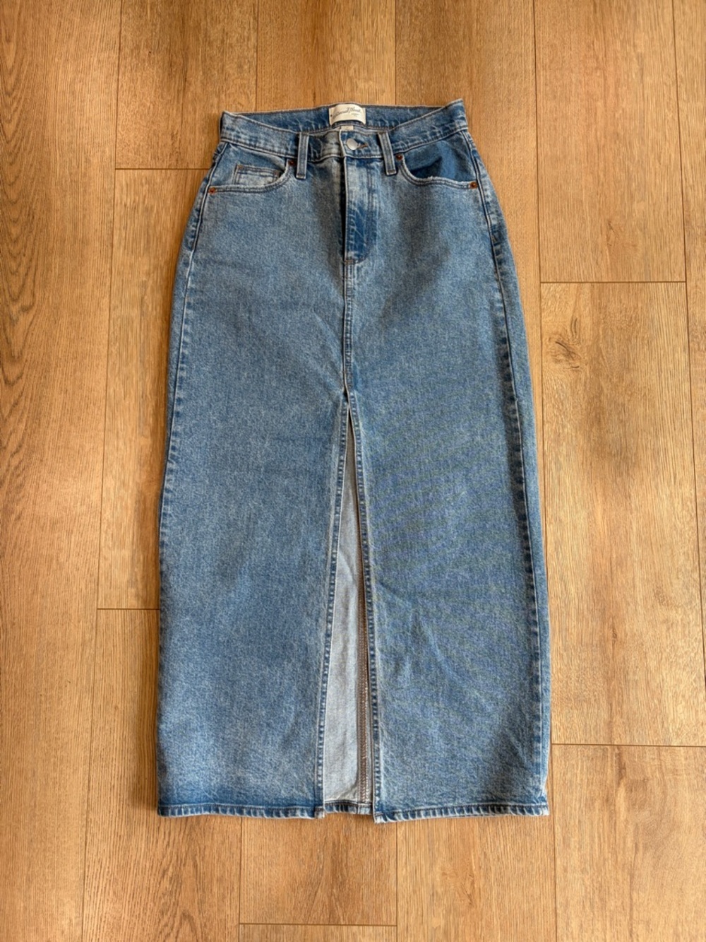 Universal Thread Light Blue Denim High-Rise Waistband Jeans